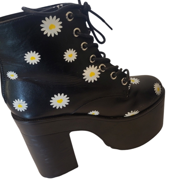 Daisy lace up platform boots - Picture 2 of 10